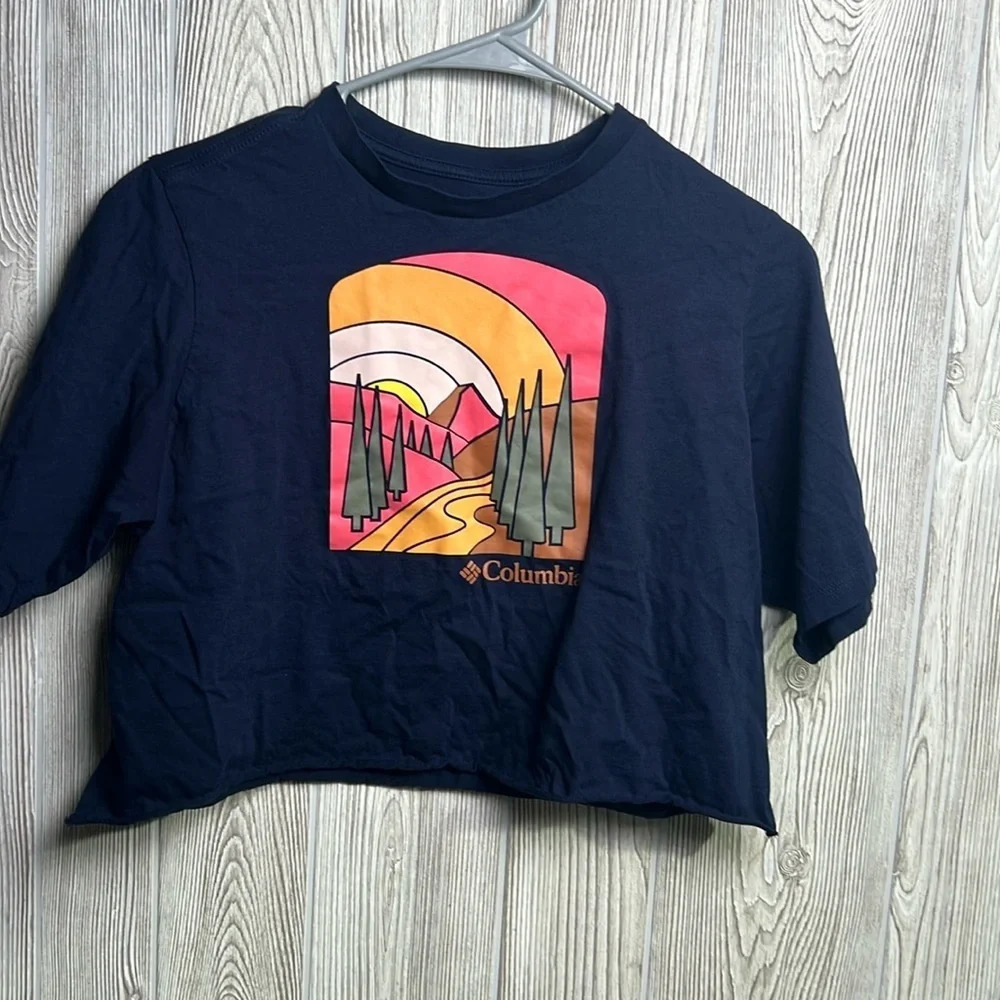 Women’s Columbia crop tee size small